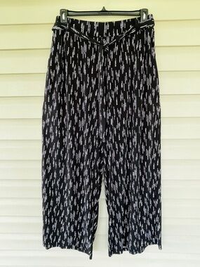 Torrid Black & White Patterned Wide-Leg Pants Size 2